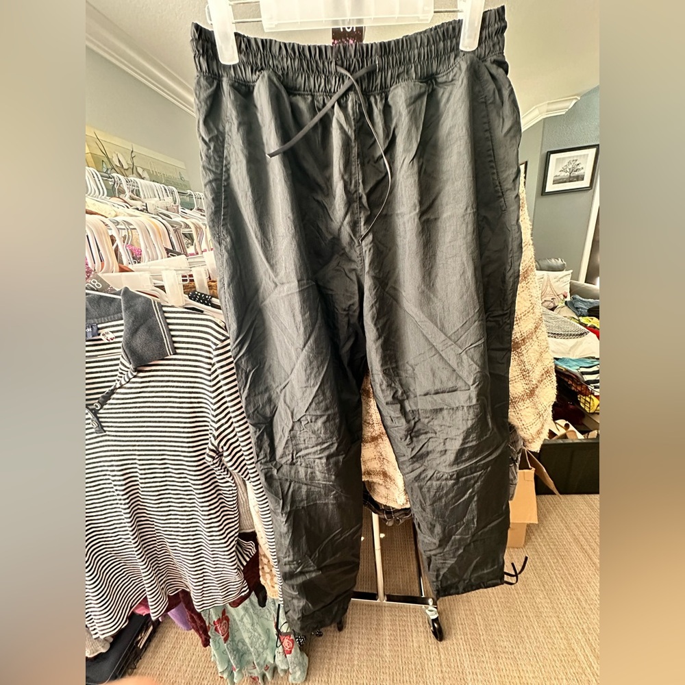 #744 Women’s Gymshark workout pants in Black Size Medium.